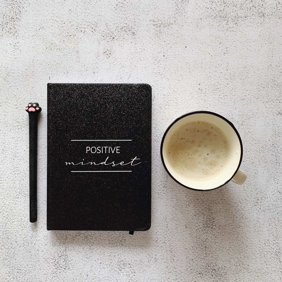 Notizbuch mit Planungsliste und Stift